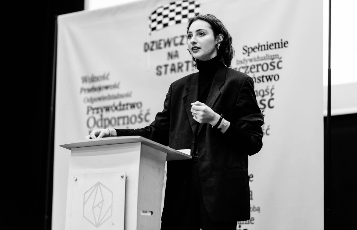 Matylda Pacewicz podczas wystąpienia